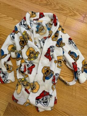 Paw Patrol White Fleece Robe with Red, Blue and Yellow Character Faces